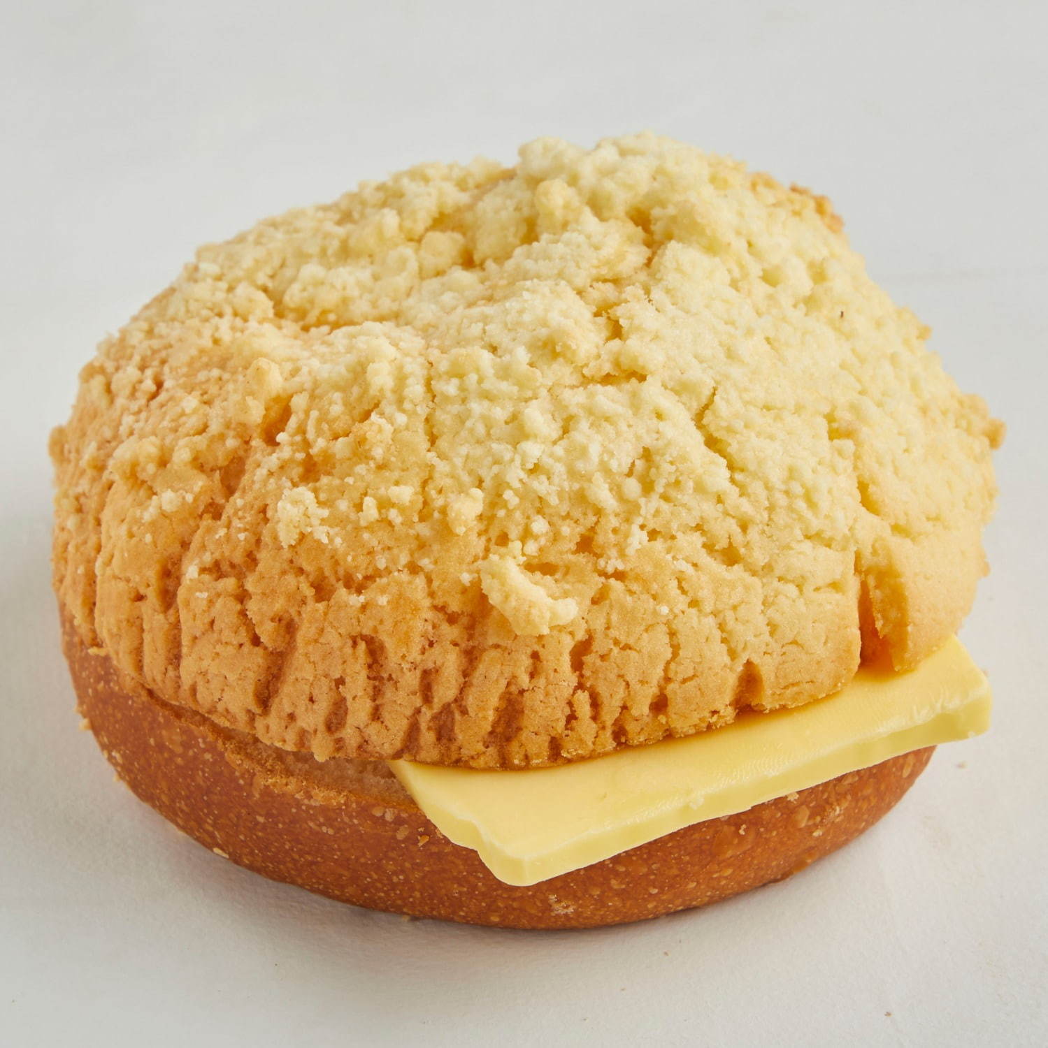 メロンパン×厚切りバター「台湾メロンパン」西荻窪で、甘じょっぱい美味しさ＆チーズ入りも｜写真4