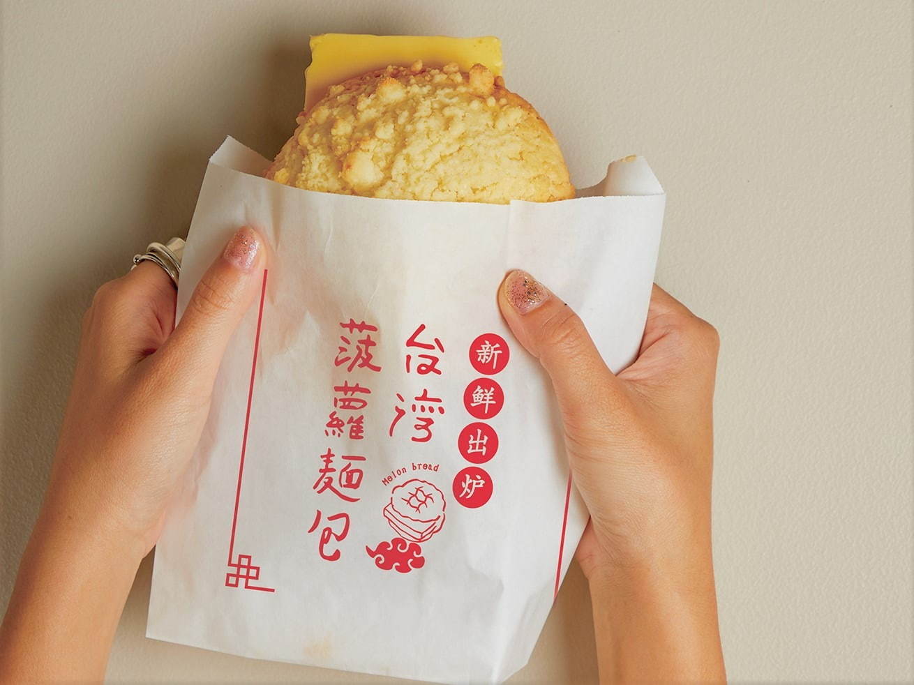 メロンパン×厚切りバター「台湾メロンパン」西荻窪で、甘じょっぱい美味しさ＆チーズ入りも｜写真2