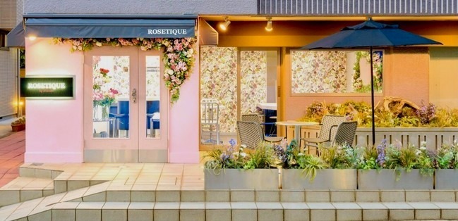 “花が香る”本格カフェ「ロゼティーク カフェ」世田谷に、ローズを飾ったカプチーノ＆花のテラスも｜写真13