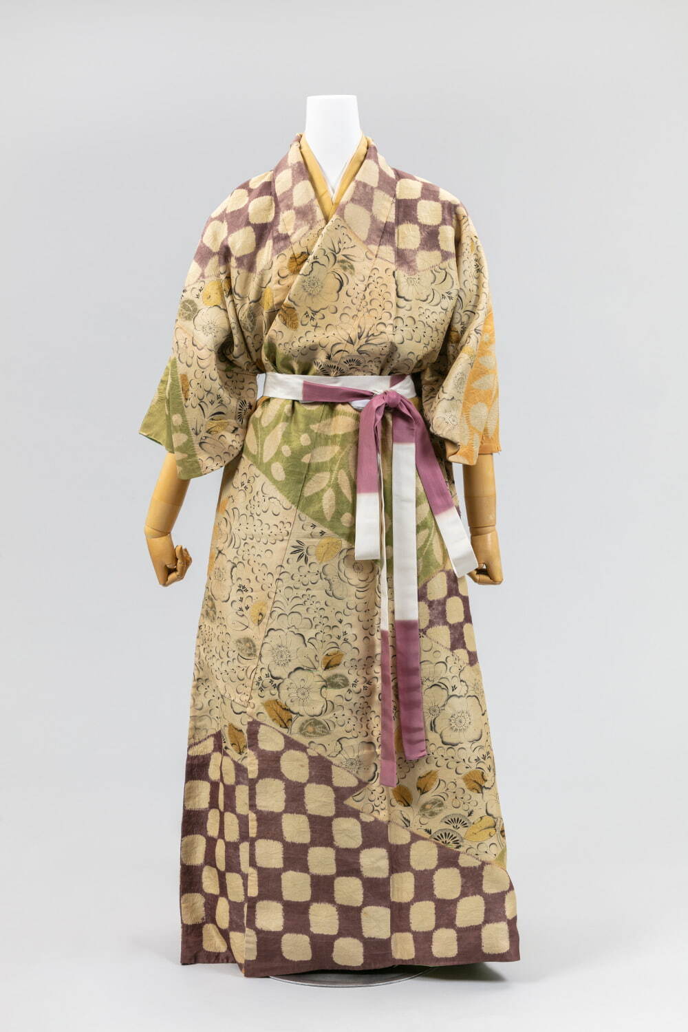 「再現 女性の服装1500年 －京都の染織技術の粋－」文化学園服飾博物館で、古墳～明治時代の時代衣裳｜写真3