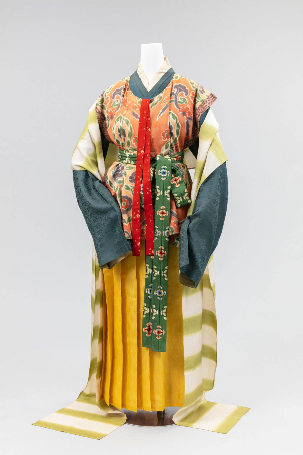 「再現 女性の服装1500年 －京都の染織技術の粋－」文化学園服飾博物館で、古墳～明治時代の時代衣裳｜写真2