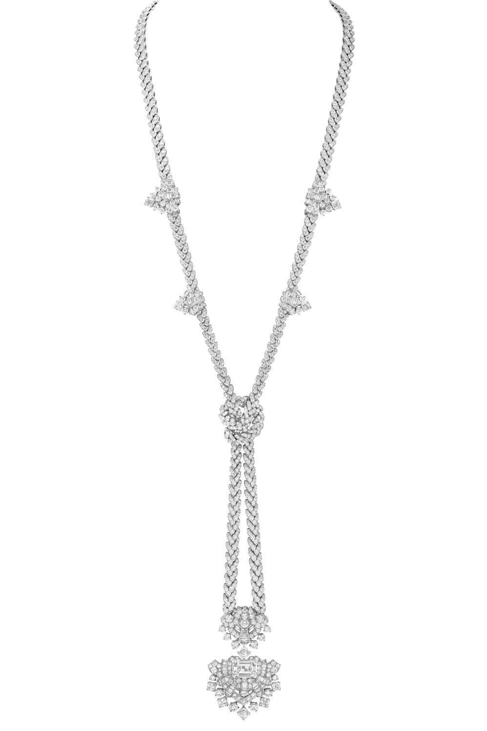 形を変えるロングネックレス「シモネッタ ネックレス」
エメラルドカットダイヤモンド(DFL、タイプ2A、7.88カラット)、ダイヤモンド