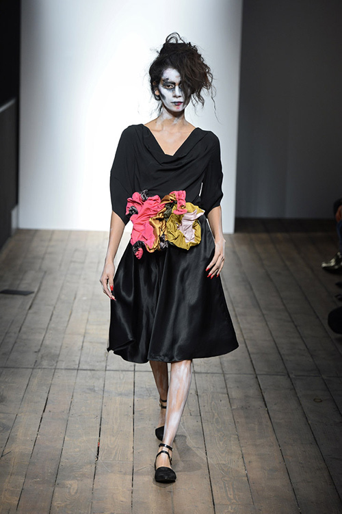 ヴィヴィアン・ウエストウッド レッドレーベル 2014年春夏コレクション - アーティストの仕事着に花を添えて - ファッションプレス