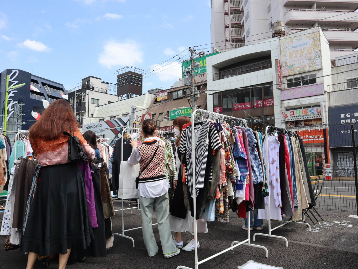 「下北沢古着マーケット」下北沢駅前に古着屋23店舗が集結、入場無料のファッションイベント｜写真3