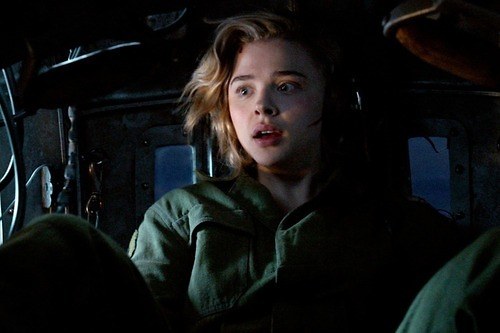 映画『シャドウ・イン・クラウド』クロエ・モレッツが“爆撃機に乗り込む”サスペンス・アクション