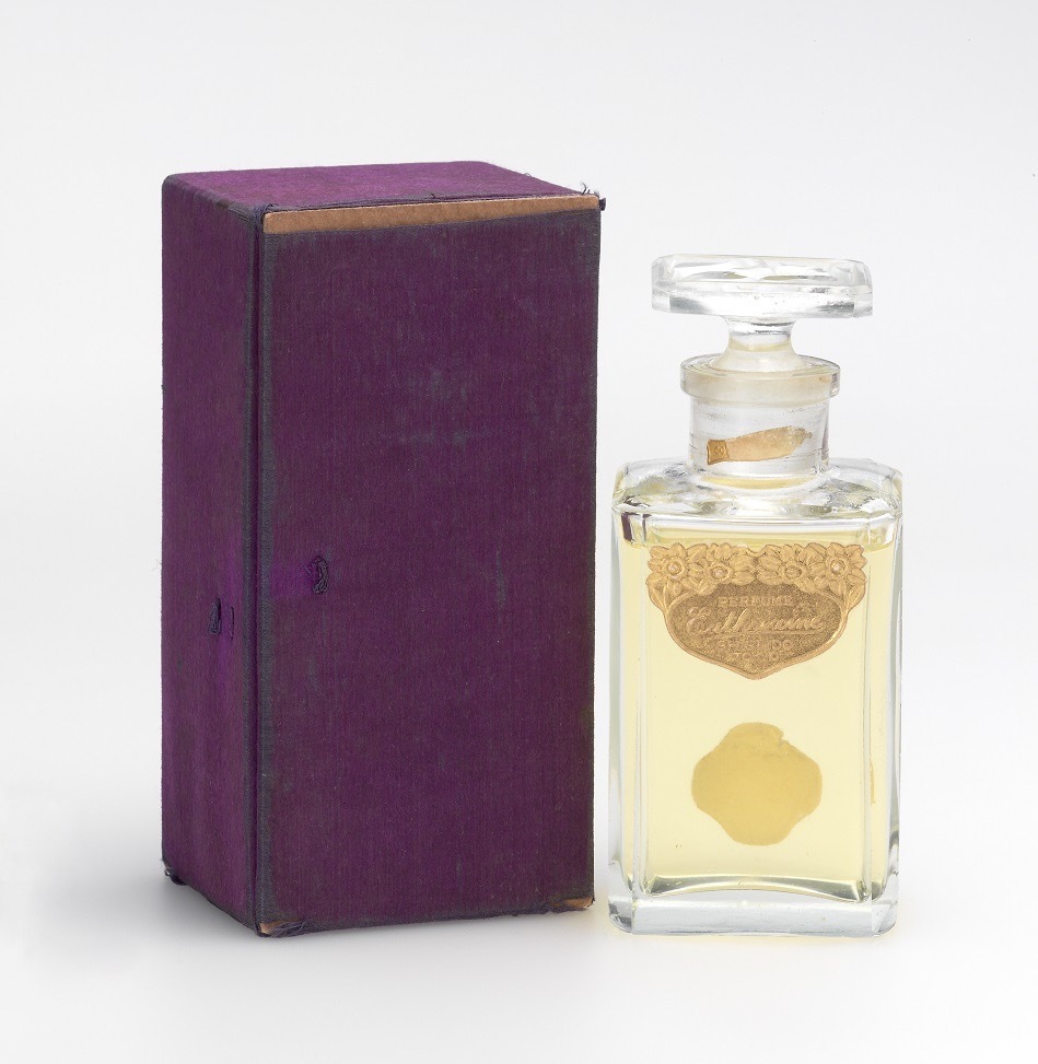 香水「花椿」1917年