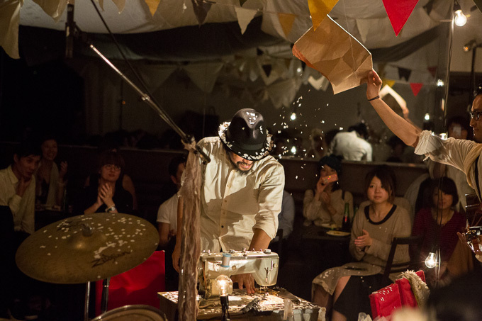 スズキタカユキ(suzuki takayuki) 音と布、光と料理のサーカス｜写真26