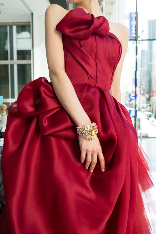 ウェディングのトレンドはゴールド！NY・ロンドンのセレブに人気の新作ドレスをノバレーゼが披露｜写真9
