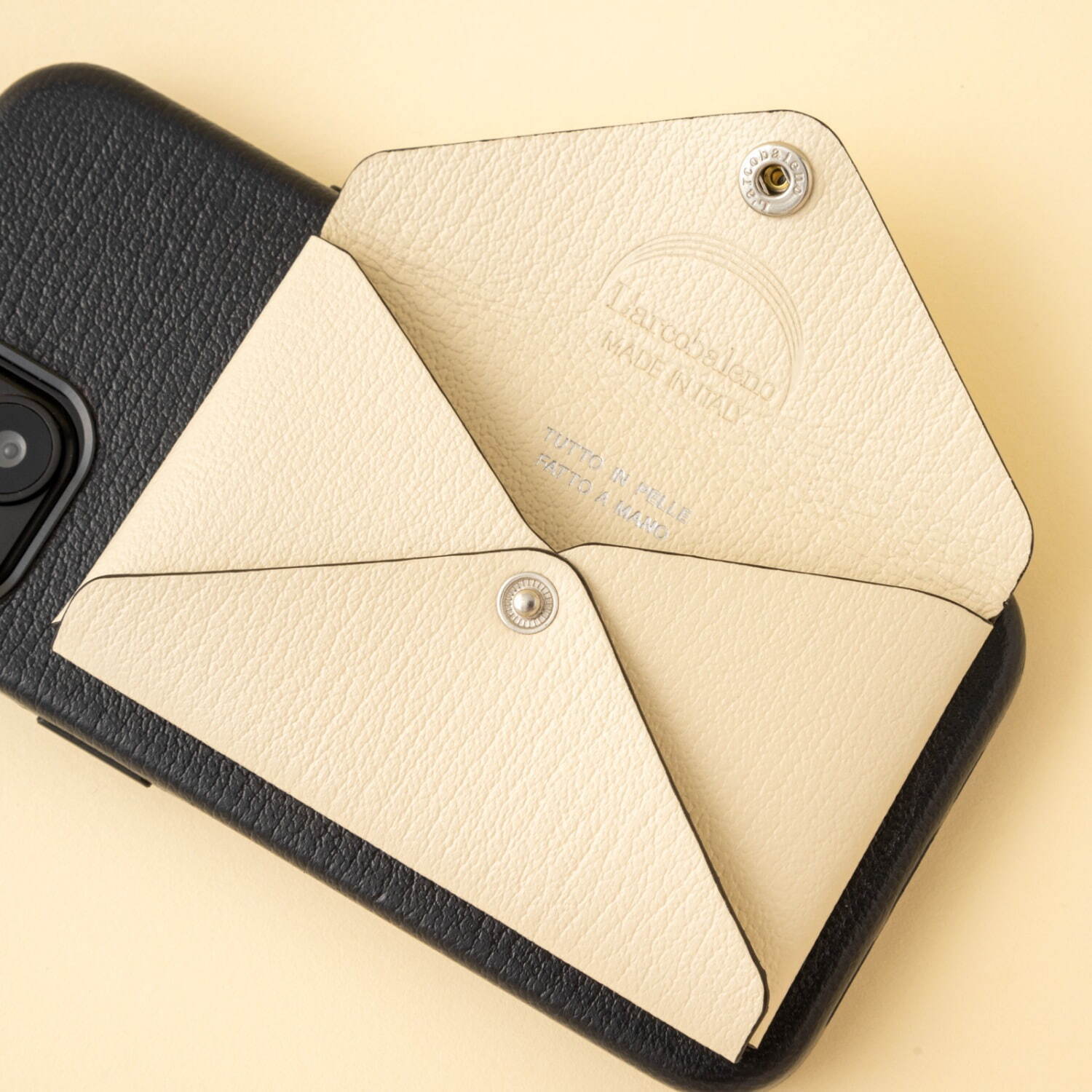 ラルコバレーノ”封筒型ポケット”付きiphoneケースにiPhone 13モデル、全13色展開｜写真6