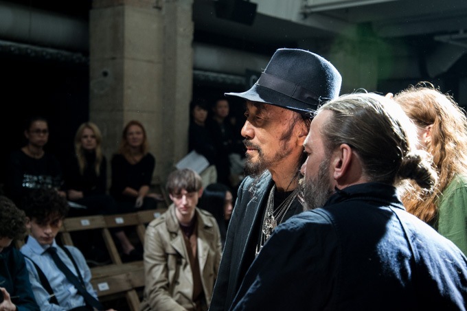 ヨウジヤマモト(Yohji Yamamoto) 2015-16年秋冬バックステージ - 写真20