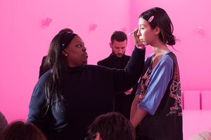 ジバンシィ バイ リカルド ティッシ (Givenchy by Riccardo Tisci) 2016-17年秋冬 バックステージ - 写真18