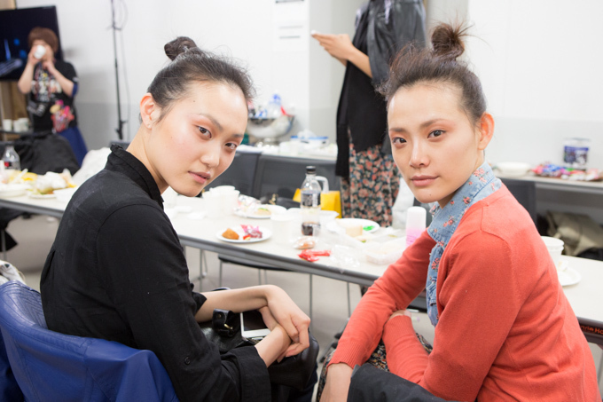 コニー・フルーネヴェーフェン 2013-14年秋冬<span>コレクション</span> <span>バックステージ</span> - バックステージ画像11