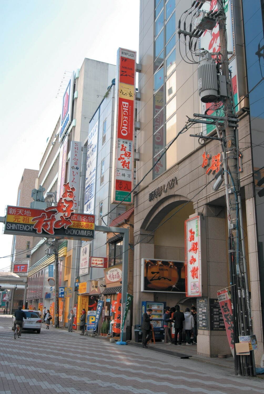 広島の有名“お好み焼きスポット”「お好み村」
