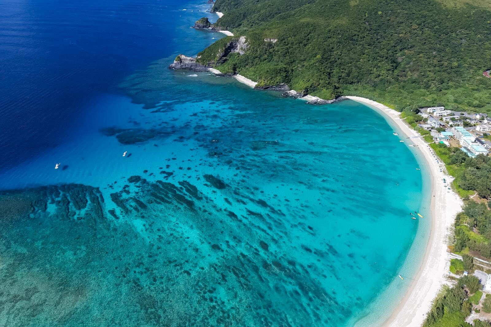 渡嘉志久ビーチ