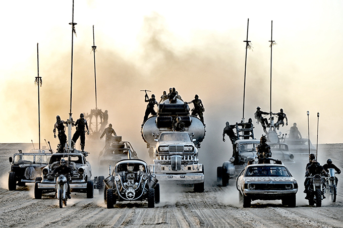 映画『マッドマックス 怒りのデスロード』新たに描く、荒廃した世界と狂気のカーアクション | 写真