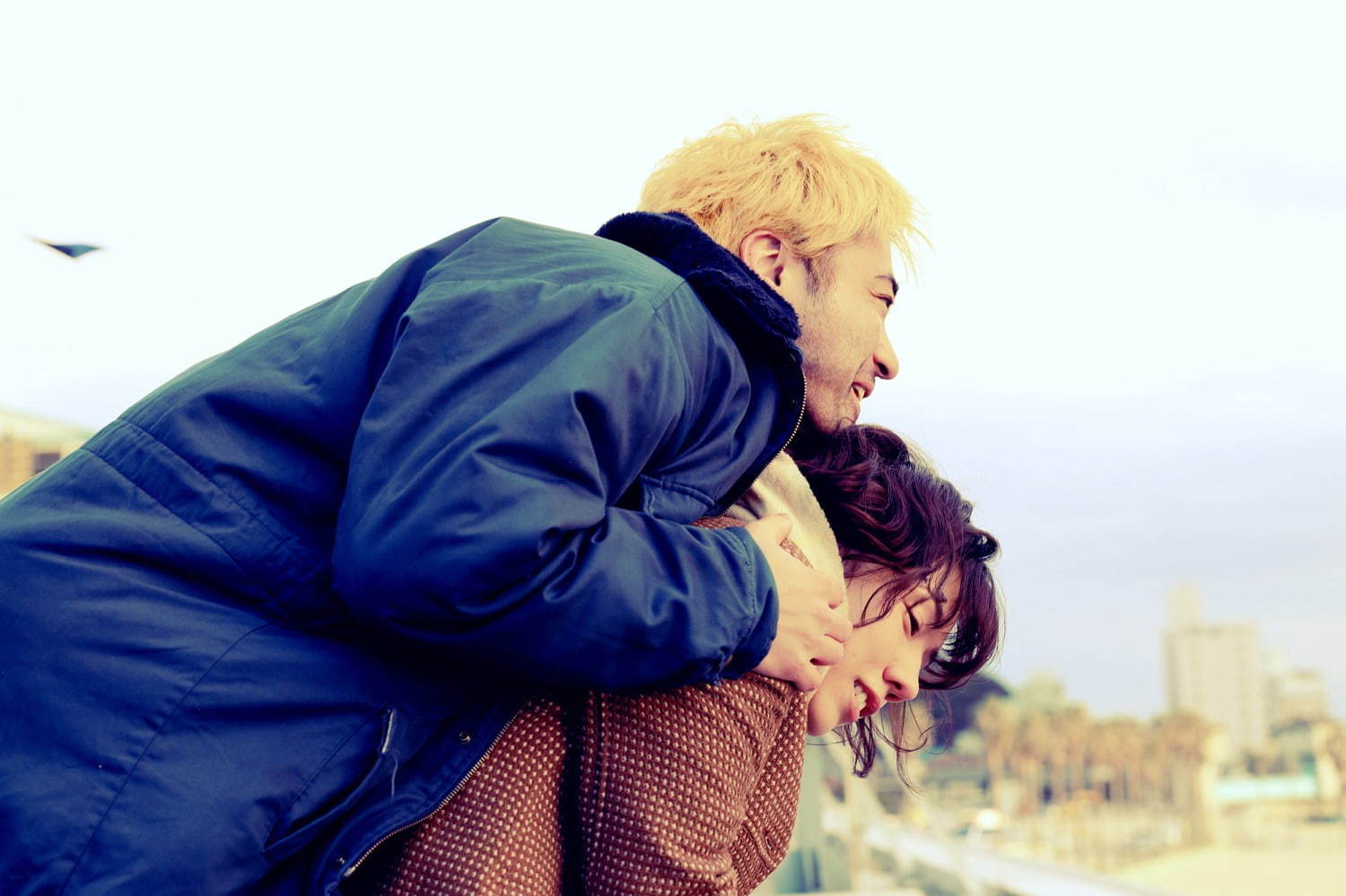 人気舞台『はるヲうるひと』佐藤二朗脚本・監督で映画化、山田孝之×仲里依紗×向井理ら共演 ファッションプレス