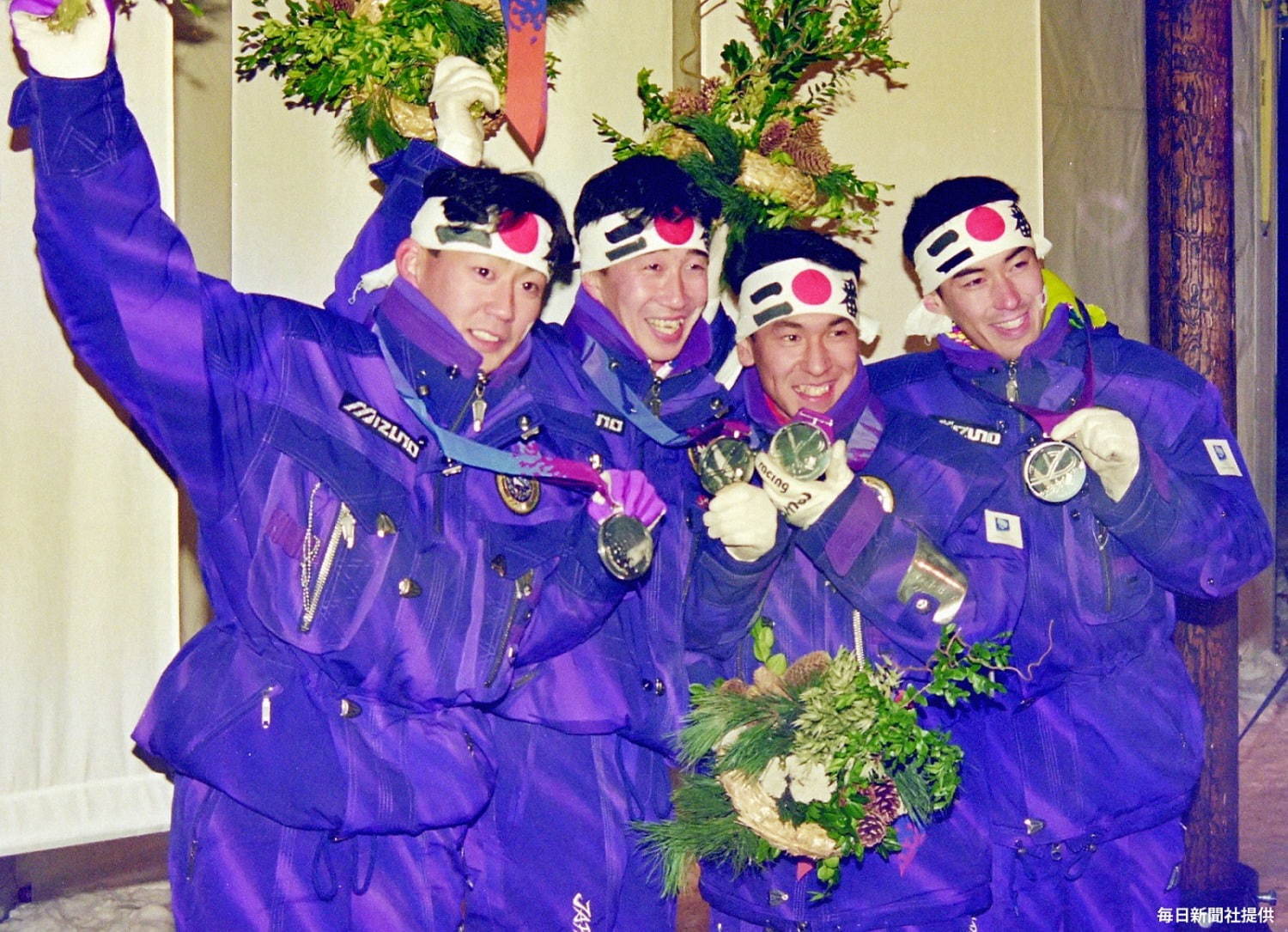 1994 年リレハンメル五輪・スキージャンプ団体銀メダル受賞写真
※毎日新聞社提供