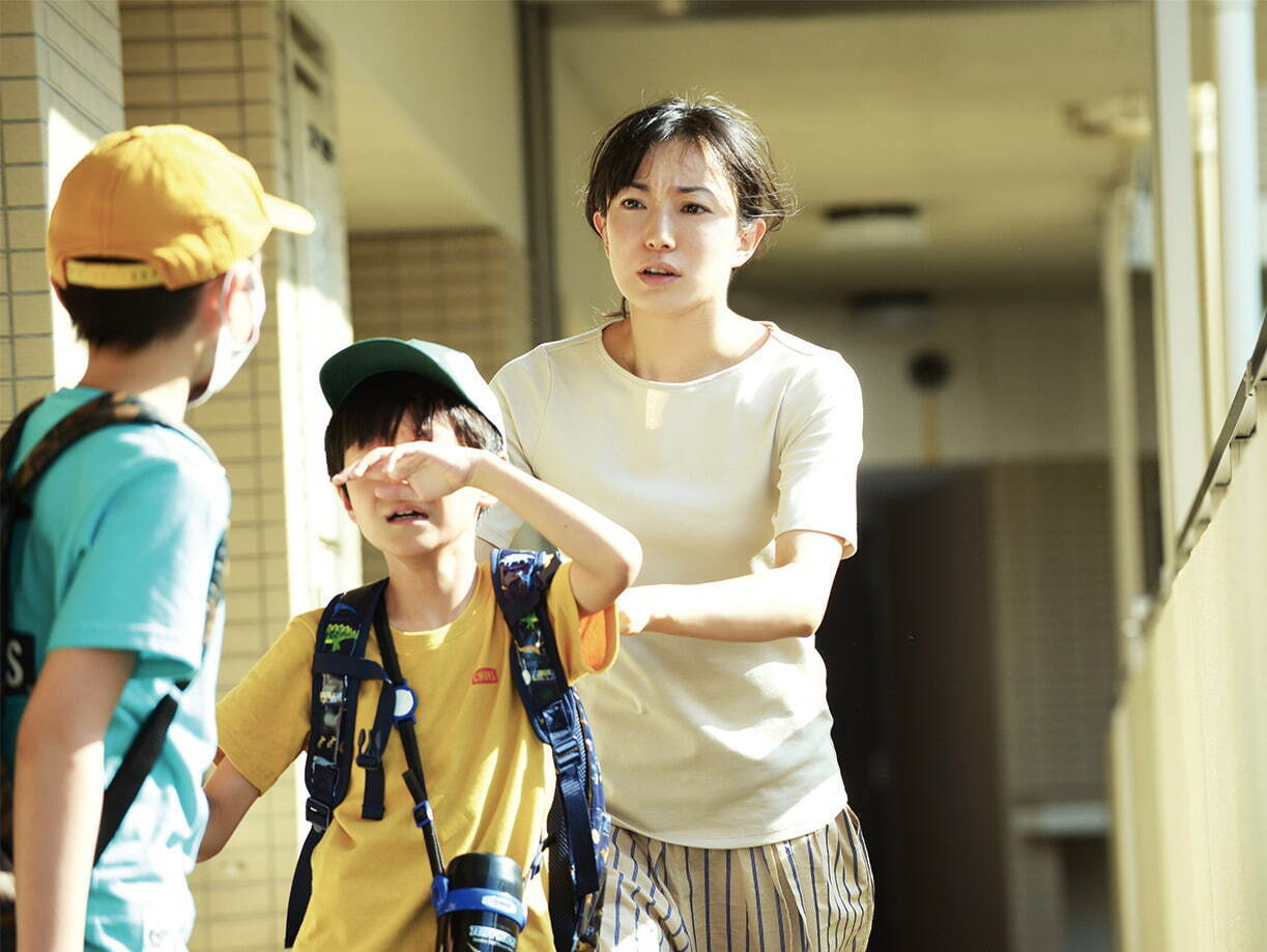 映画 明日の食卓 主演に菅野美穂 同じ名前の子供 を持つ3人の母親たちの壮絶なドラマ ファッションプレス 映画 明日の食卓 主演に菅野美穂 同じ名前の子供 を持つ3人の母親たちの壮絶なドラマ ファッションプレス