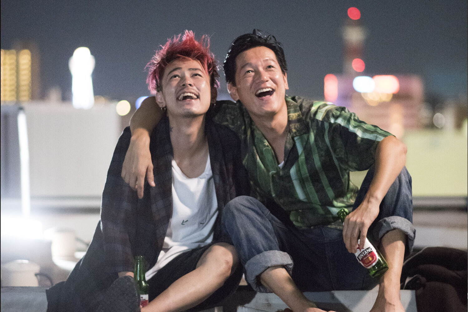 井浦新 成田凌共演映画 ニワトリ フェニックス 火の鳥 を探す旅を描く新感覚のロードムービー ファッションプレス 井浦新 成田凌共演映画 ニワトリ フェニックス 火の鳥 を探す旅を描く新感覚のロードムービー ファッションプレス