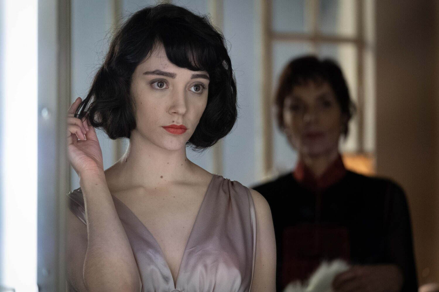映画 メグレと若い女の死 パトリス ルコント監督がメグレ警視シリーズを映像化 ファッションプレス