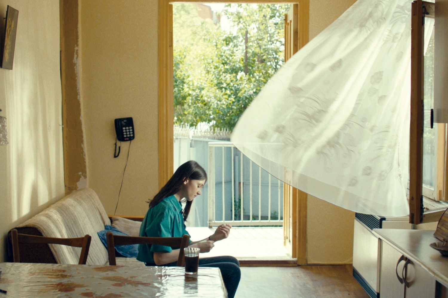 映画『ジョージア、⽩い橋のカフェで逢いましょ う』