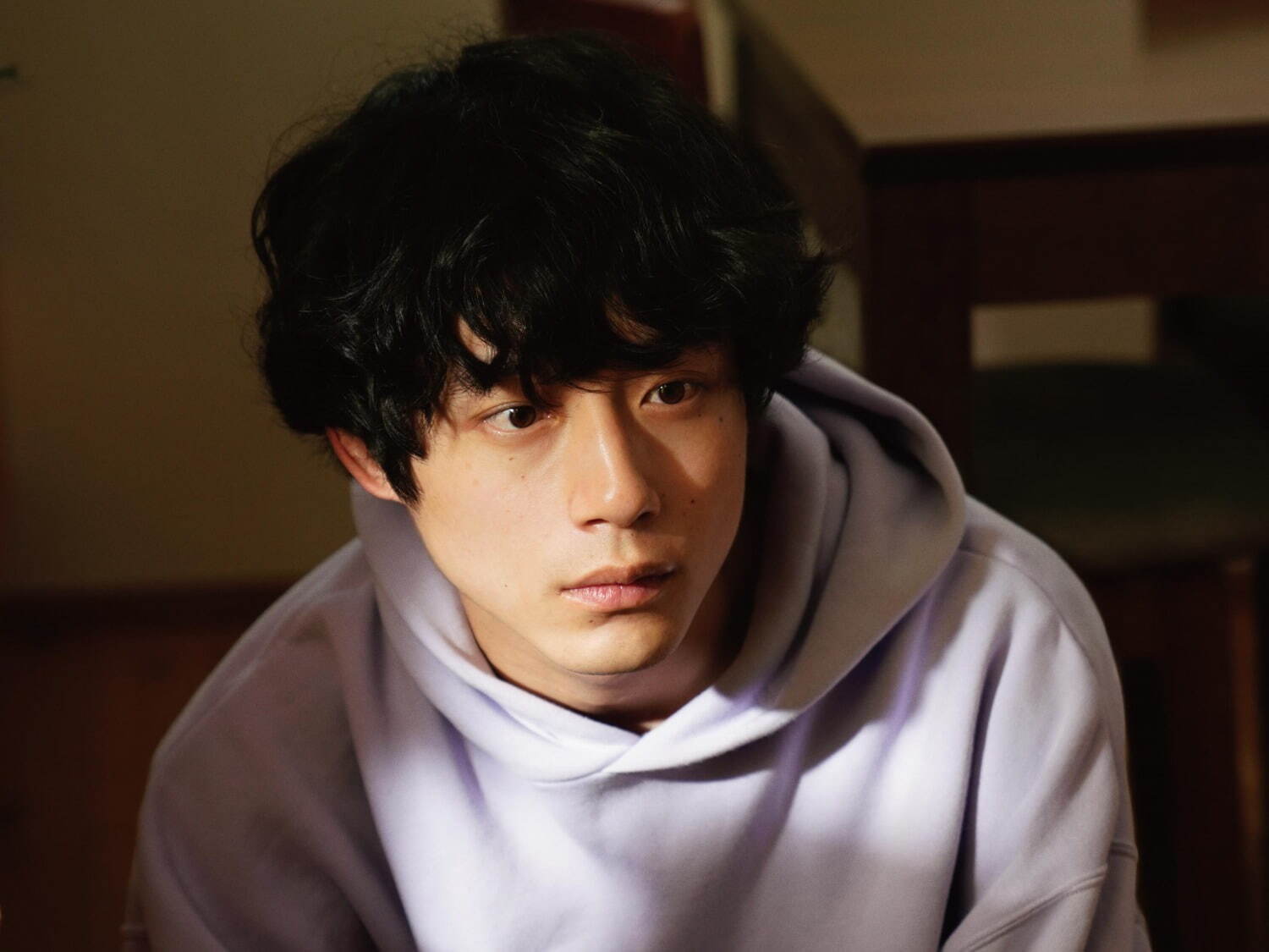 映画 サイド バイ サイド 隣にいる人 主演 坂口健太郎が 不思議な力 で人々を癒す青年に ファッションプレス