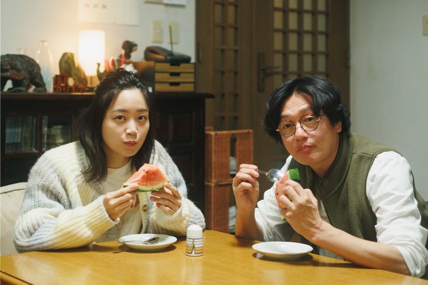 映画『人生に詰んだ元アイドルは、 赤の他人のおっさんと住む選択をした』