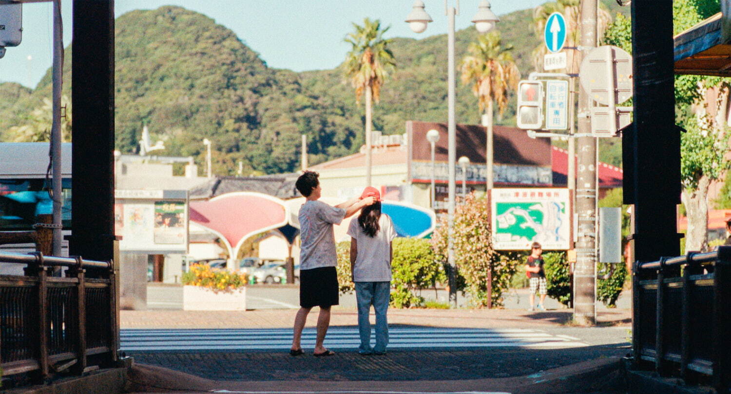 映画『SUPER HAPPY FOREVER』五十嵐耕平監督、海辺の街で“奇跡の