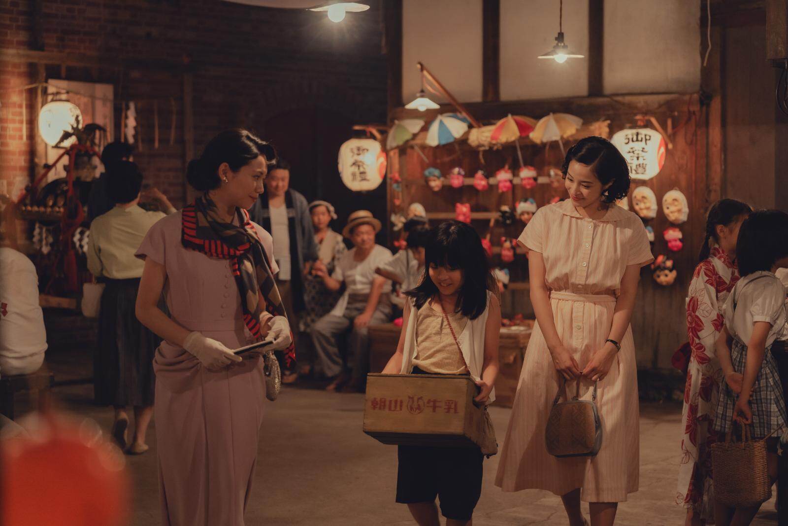 遠い山なみの光 - 写真11