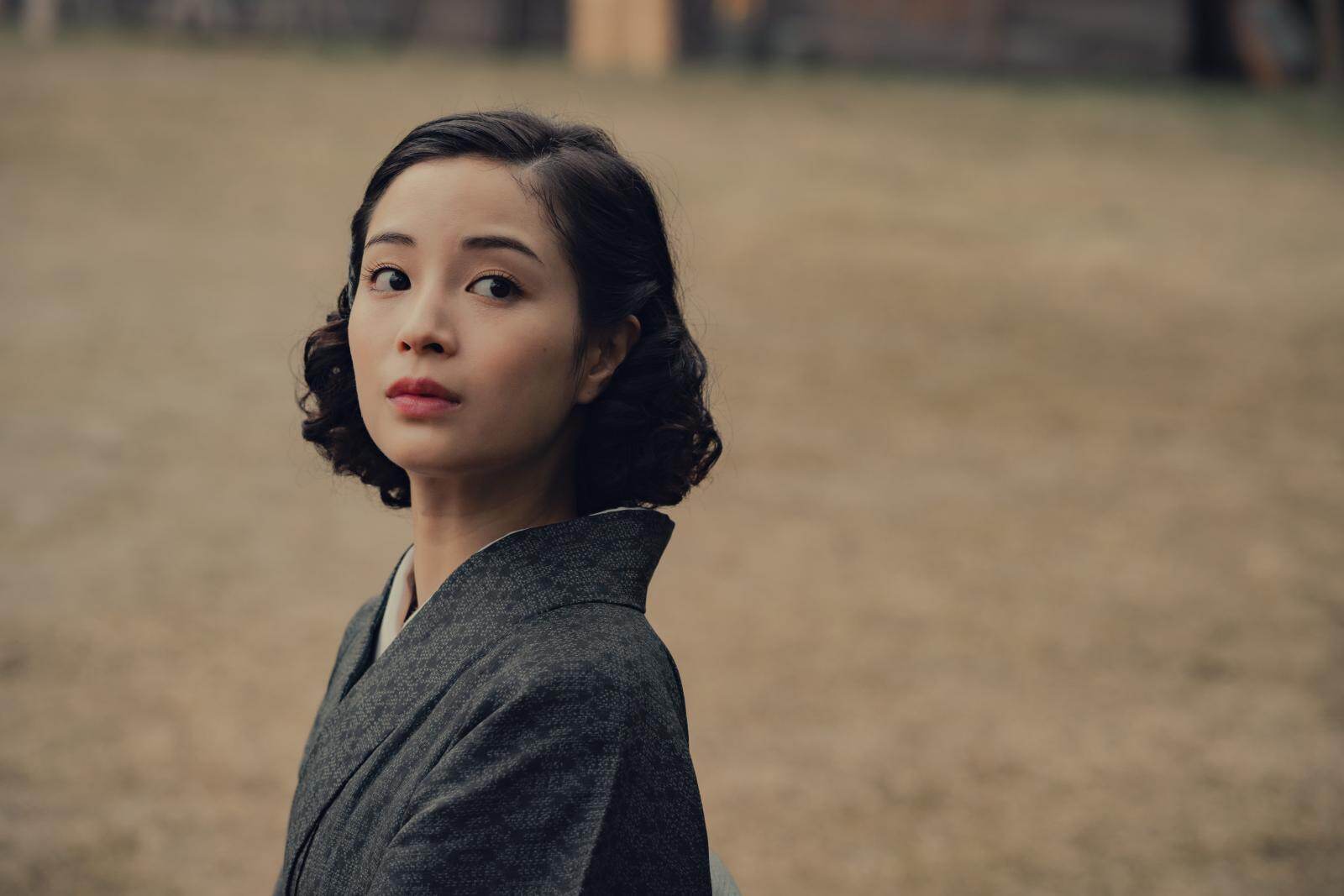遠い山なみの光 - 写真12