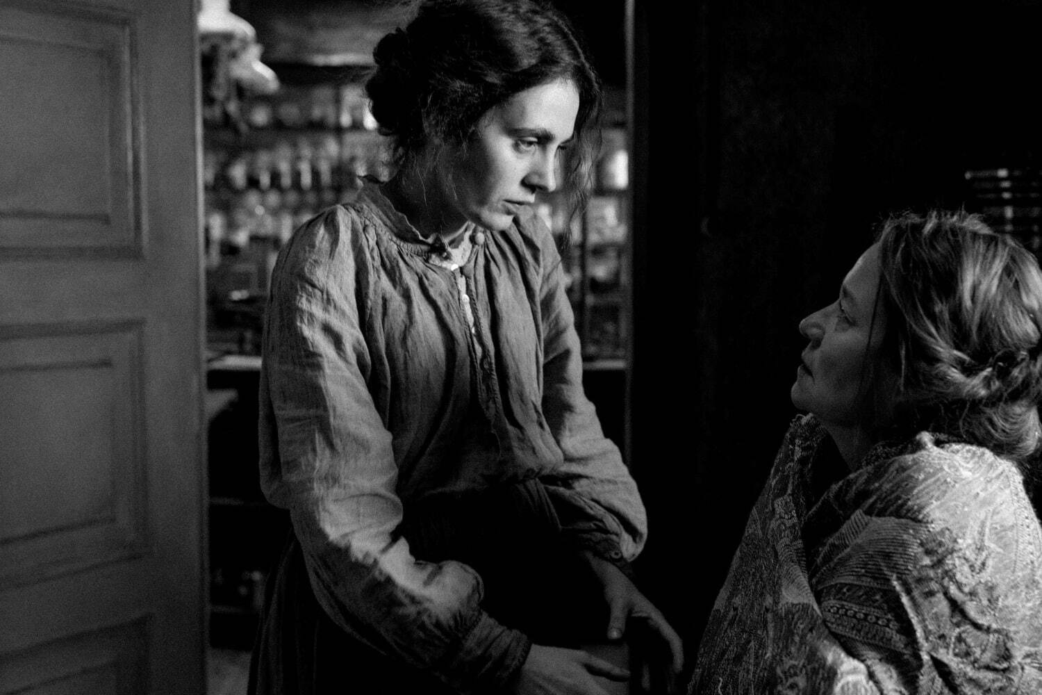 ガール・ウィズ・ニードル - 写真13