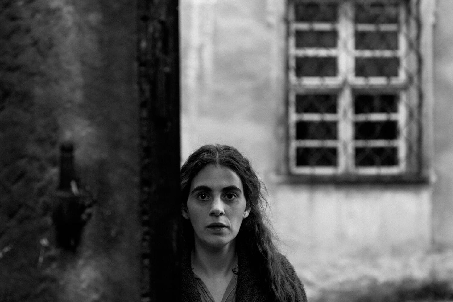 ガール・ウィズ・ニードル - 写真8