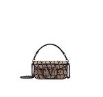 ヴァレンティノ ガラヴァーニ“V ロゴ”モノグラムのミニトートバッグ＆ビーズ刺繍のチェーンバッグも｜写真2