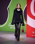 JW アンダーソン 2023年秋冬コレクション、過去の自分を通して“未来”を見据える｜写真12