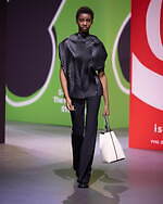 JW アンダーソン 2023年秋冬コレクション、過去の自分を通して“未来”を見据える｜写真24