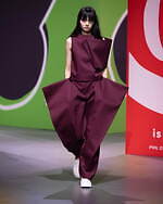 JW アンダーソン 2023年秋冬コレクション、過去の自分を通して“未来”を見据える｜写真28