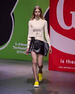 JW アンダーソン 2023年秋冬コレクション、過去の自分を通して“未来”を見据える｜写真36