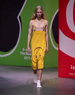 JW アンダーソン 2023年秋冬コレクション、過去の自分を通して“未来”を見据える｜写真41