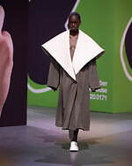 JW アンダーソン 2023年秋冬コレクション、過去の自分を通して“未来”を見据える｜写真43