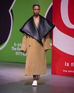 JW アンダーソン 2023年秋冬コレクション、過去の自分を通して“未来”を見据える｜写真46