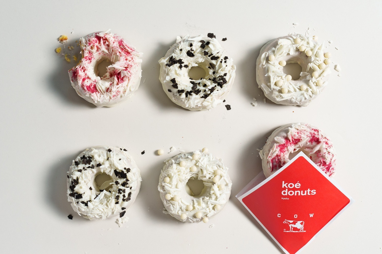 石鹸｜コエ ドーナツ×牛乳石鹸「赤箱」のコラボドーナツ、“赤箱の世界”着想のミルクバター入り全3種