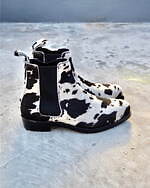 キッズ ラブ ゲイト“カウパターン”のサイドゴアブーツ、カンナビスとコラボ｜写真2