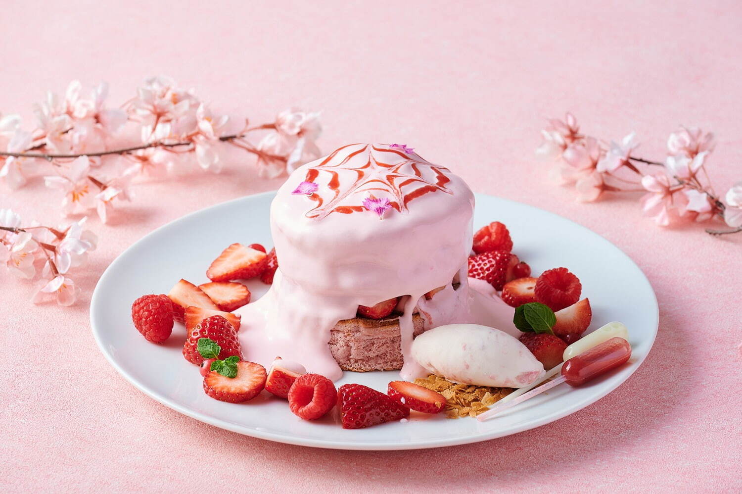 ホテル インターコンチネンタル 東京ベイ「桜と苺のスフレパンケーキ」など春の限定スイーツ｜写真1