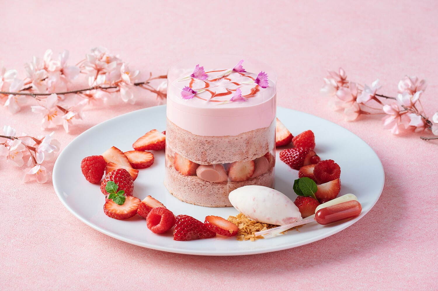 ホテル インターコンチネンタル 東京ベイ「桜と苺のスフレパンケーキ」など春の限定スイーツ｜写真2