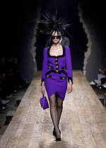 モスキーノ 2023年秋冬コレクション - シュルレアリスムとパンクで表す“歪みのあるドラマ”｜写真20