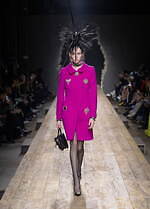 モスキーノ 2023年秋冬コレクション - シュルレアリスムとパンクで表す“歪みのあるドラマ”｜写真24