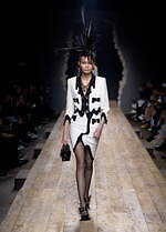 モスキーノ 2023年秋冬コレクション - シュルレアリスムとパンクで表す“歪みのあるドラマ”｜写真10