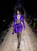 モスキーノ 2023年秋冬コレクション - シュルレアリスムとパンクで表す“歪みのあるドラマ”｜写真39