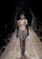 モスキーノ 2023年秋冬コレクション - シュルレアリスムとパンクで表す“歪みのあるドラマ”｜写真45