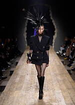 モスキーノ 2023年秋冬コレクション - シュルレアリスムとパンクで表す“歪みのあるドラマ”｜写真19